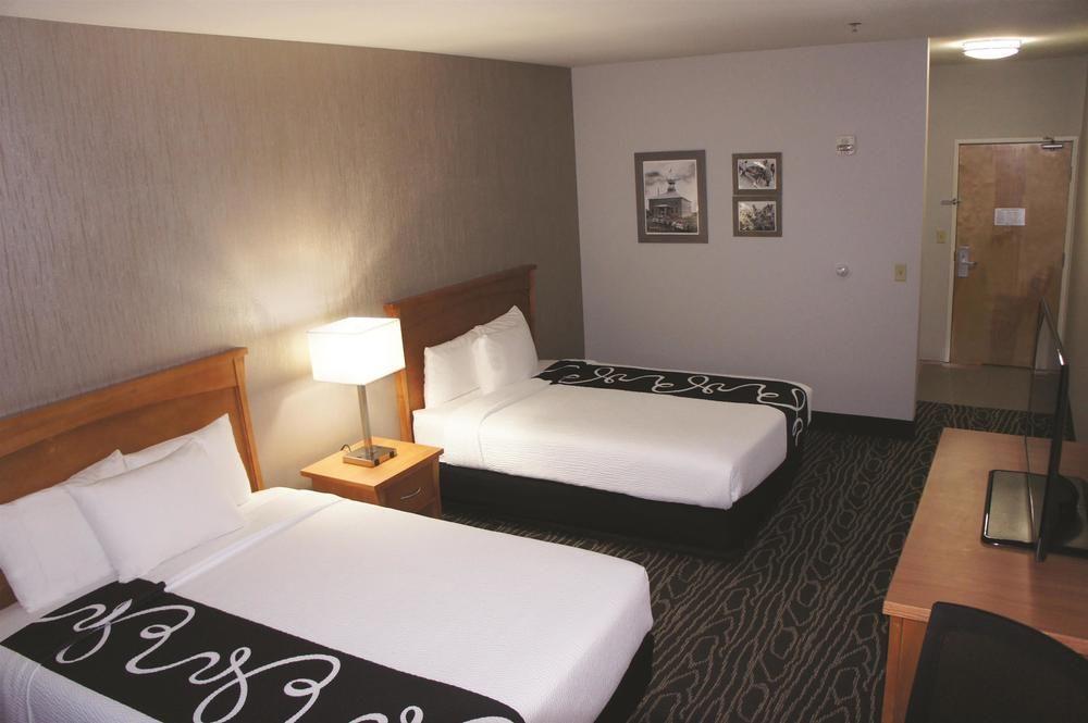Hotel La Quinta By Wyndham Fairbanks Airport Exterior foto